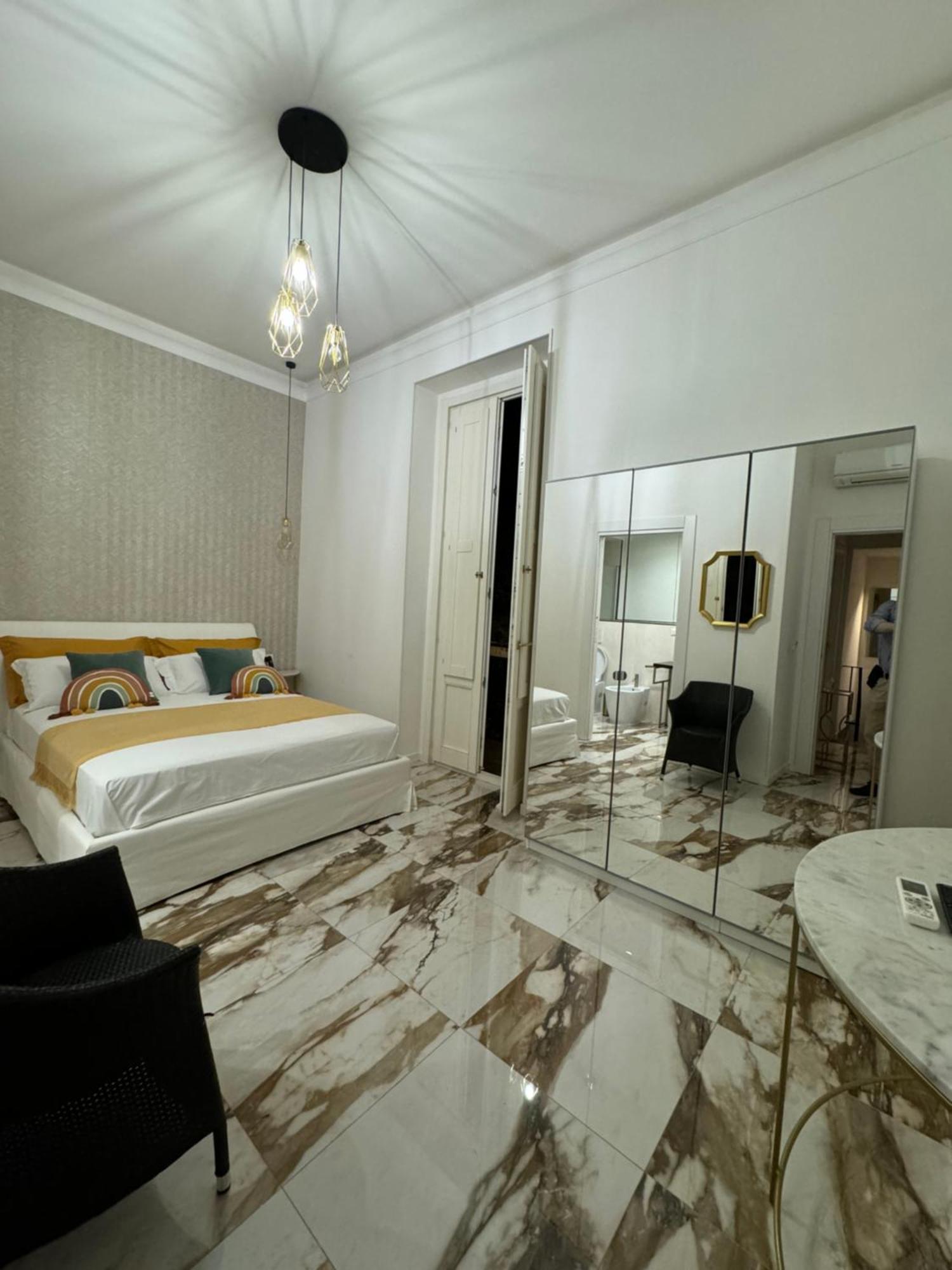 Guest House Regina Carolina Napoli Exterior foto